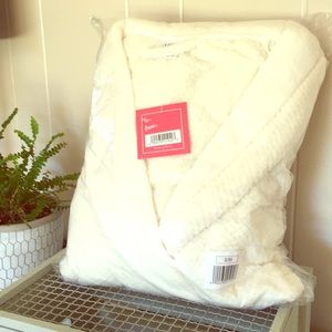 Ulta Ivory Bathrobe. NWT